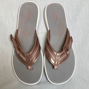 Clarks Cloudsteppers Breeze Sea sandals in a rose gold Sz 10 Valentines Comfort